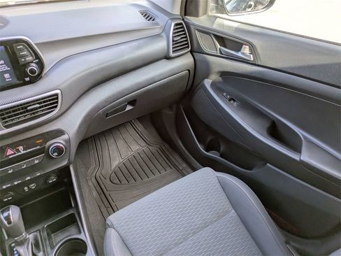 Used 2019 Hyundai Tucson SE image 17