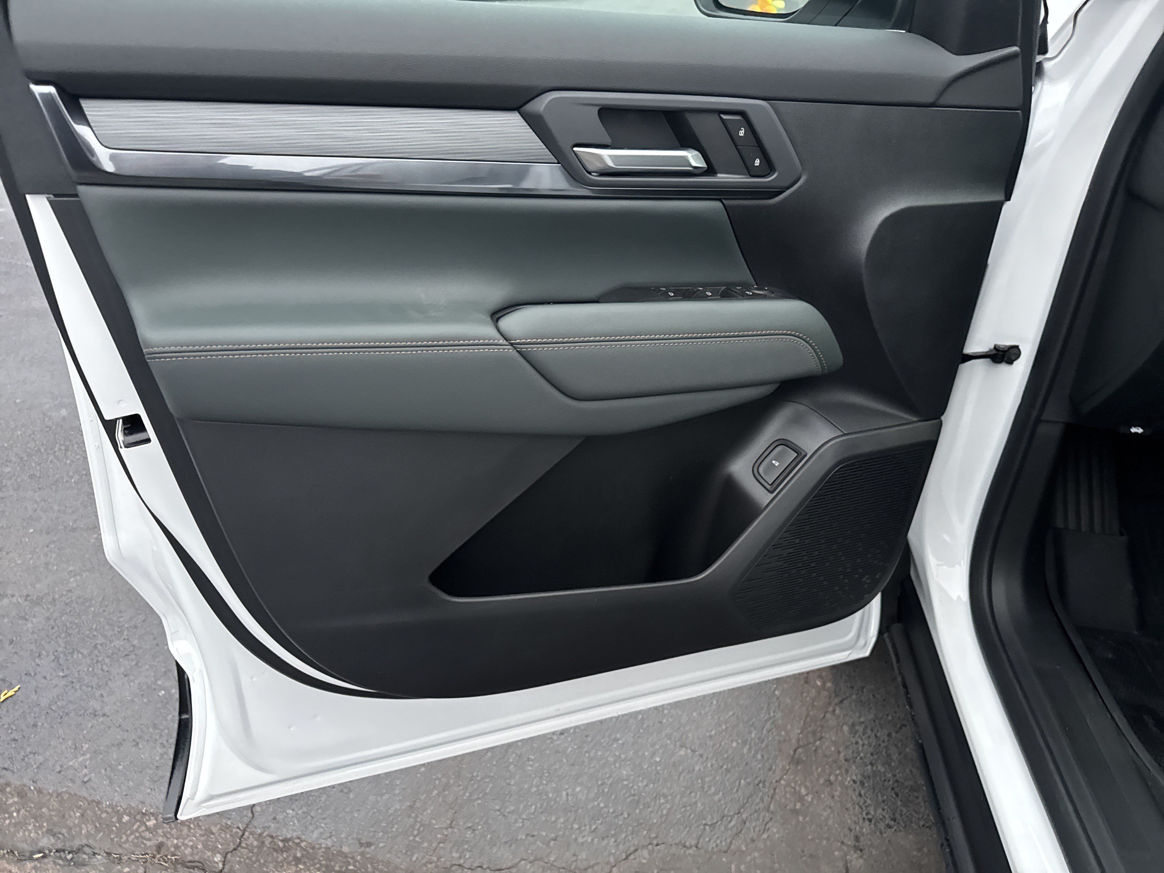 New 2026 GMC Terrain AT4 w/ LPO, Floor Liner Package AWD/4WD image 15