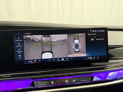 Used 2025 BMW 740i xDrive image 62