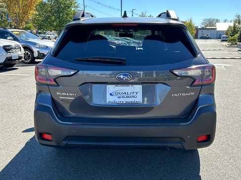 Used 2023 Subaru Outback Premium image 3
