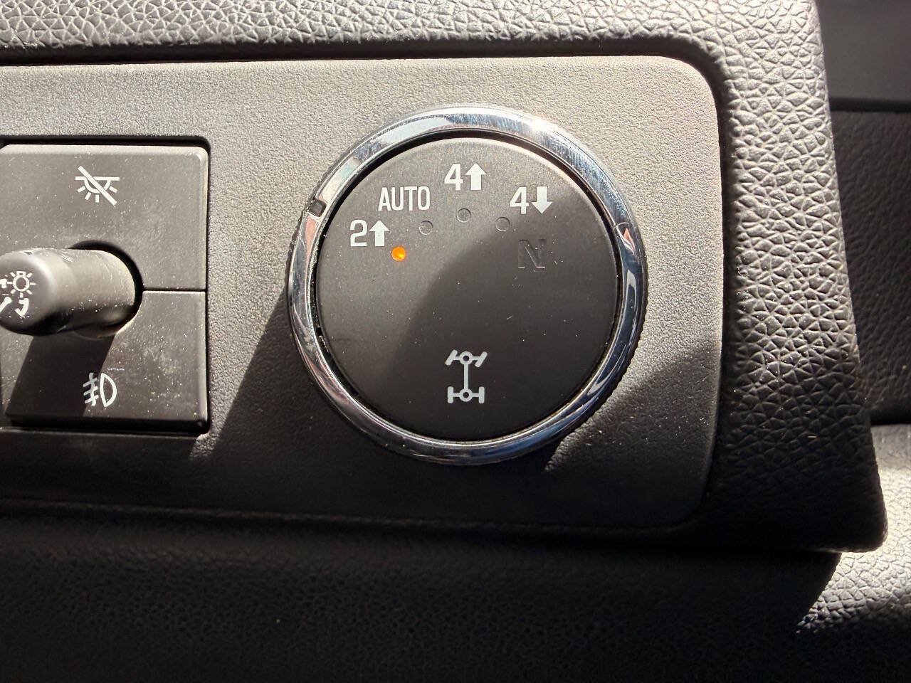 Used 2007 Chevrolet Suburban LT w/ LT Preferred Equipment Group AWD/4WD image 27