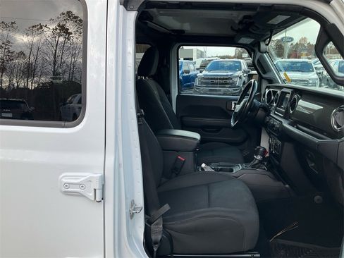 Used 2020 Jeep Wrangler Unlimited Sahara image 12