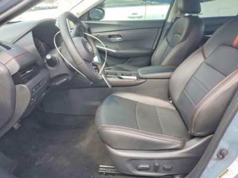 Used 2025 Nissan Sentra SR w/ SR Premium Package FWD image 5
