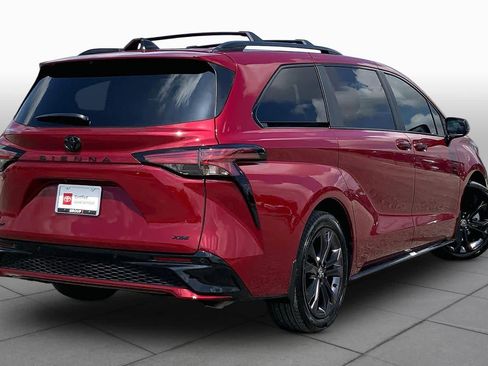 Used 2026 Toyota Sienna XSE FWD image 13