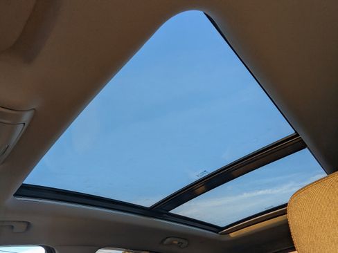 Used 2019 Chevrolet Equinox LT w/ Sun & Navigation Package image 19