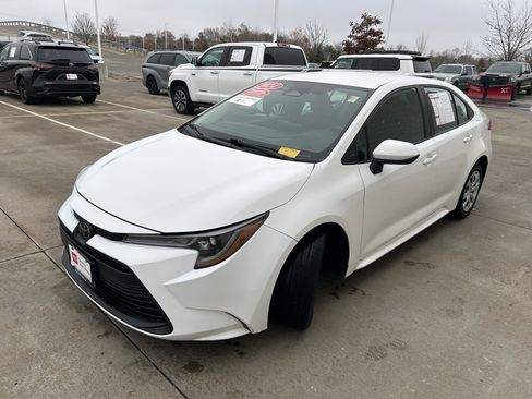 Certified 2024 Toyota Corolla LE image 3