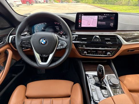 Used 2023 BMW 530e xDrive w/ Premium Package AWD/4WD image 24