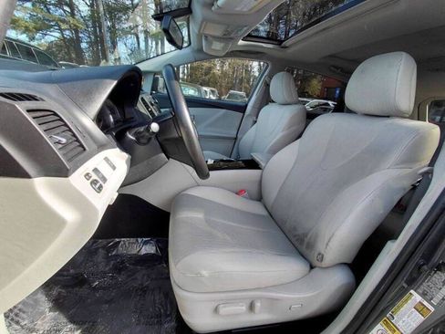 Used 2010 Toyota Venza FWD image 8