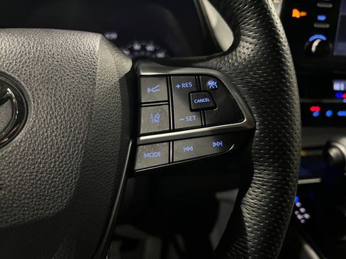 Used 2021 Toyota Sienna Limited image 31