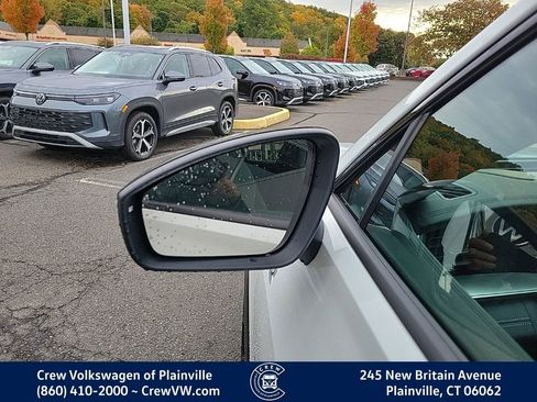 New 2026 Volkswagen Tiguan SE R-Line image 9