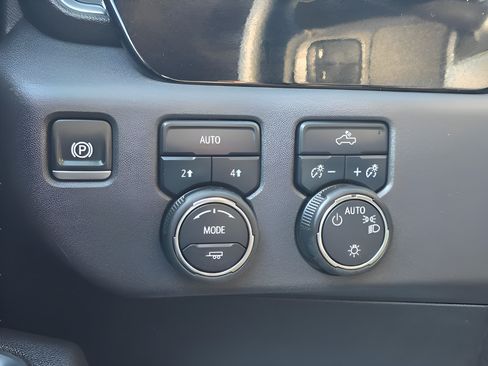 Used 2025 Chevrolet Silverado 1500 LT AWD/4WD image 20