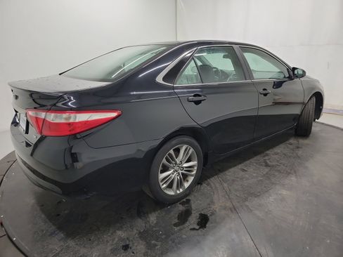 Used 2017 Toyota Camry SE image 9