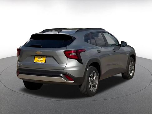 Used 2025 Chevrolet Trax LT w/ LT Convenience Package FWD image 14