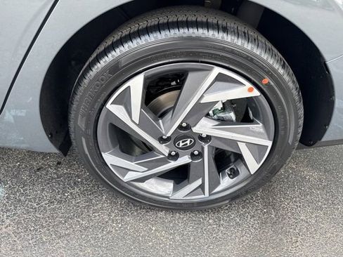 New 2026 Hyundai Elantra Limited image 16