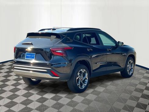 Used 2025 Chevrolet Trax LT FWD image 5