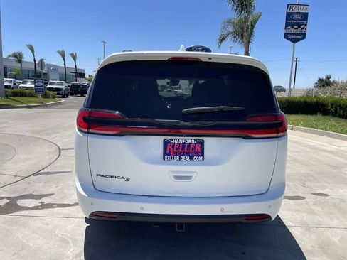 Used 2021 Chrysler Pacifica Touring-L w/ Uconnect Theater Family Group FWD image 7