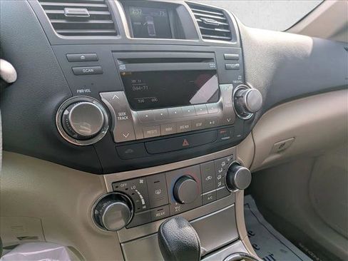 Used 2012 Toyota Highlander FWD image 14