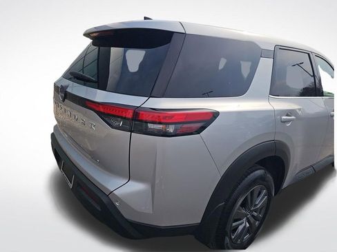 Used 2025 Nissan Pathfinder S image 13