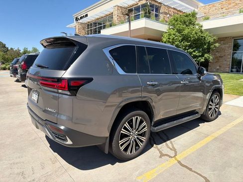 Used 2024 Lexus LX 600 4WD w/ Luxury Package image 3