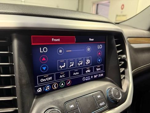 Certified 2023 GMC Acadia SLE w/ Driver Convenience Package AWD/4WD image 19