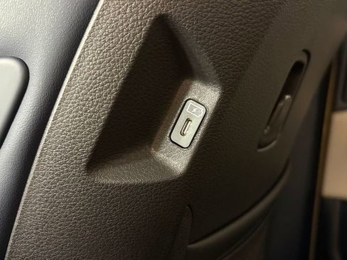 New 2026 Kia Carnival EX FWD image 36