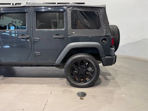 Used 2017 Jeep Wrangler Unlimited Sport w/ Quick Order Package 23S AWD/4WD image 6