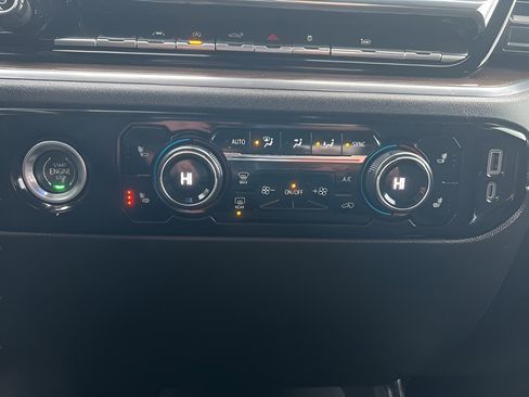 Used 2024 Chevrolet Silverado 1500 LT image 40