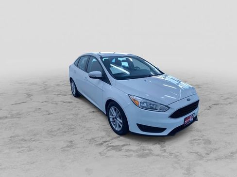 Used 2017 Ford Focus SE image 3