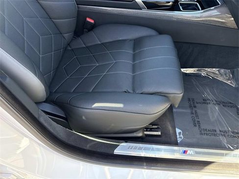 Used 2023 BMW 760i xDrive image 14