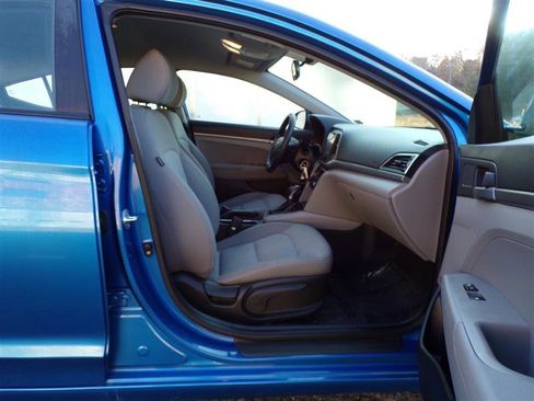 Used 2017 Hyundai Elantra SE image 17