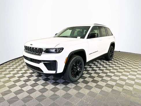 New 2026 Jeep Grand Cherokee Altitude AWD/4WD image 4