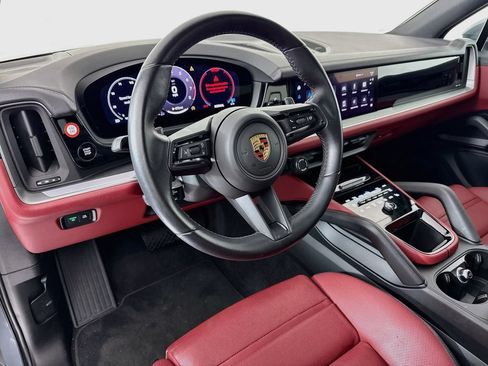 Certified 2024 Porsche Cayenne AWD/4WD image 4