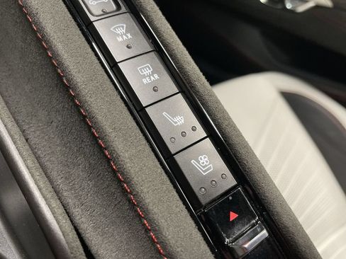 Used 2023 Chevrolet Corvette Stingray Premium Conv w/ Z51 Performance Package RWD image 22