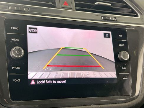 Used 2022 Volkswagen Tiguan SE image 13