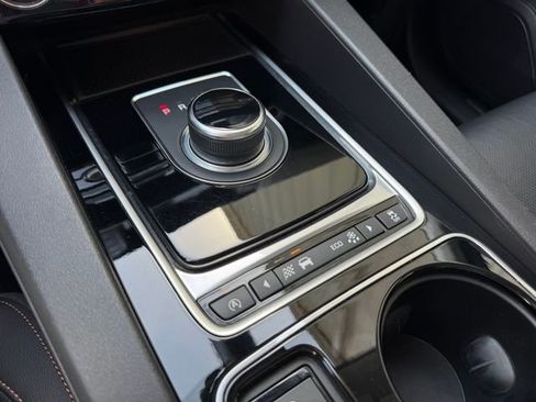 Used 2017 Jaguar F-PACE Prestige image 27