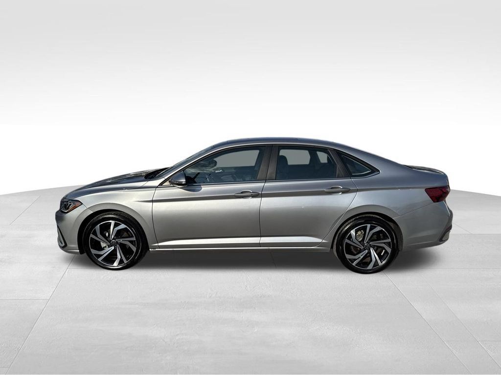 Used 2026 Volkswagen Jetta SEL FWD image 4