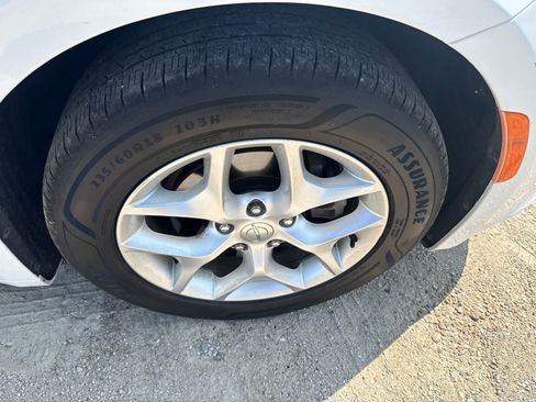 Used 2018 Chrysler Pacifica Touring-L w/ Tire & Wheel Group FWD image 5