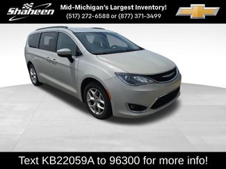 Used 2017 Chrysler Pacifica Touring Plus w/ Tire & Wheel Group FWD video 1