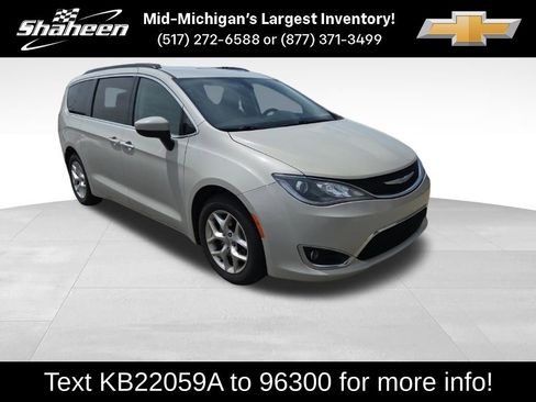 Used 2017 Chrysler Pacifica Touring Plus w/ Tire & Wheel Group FWD image 1