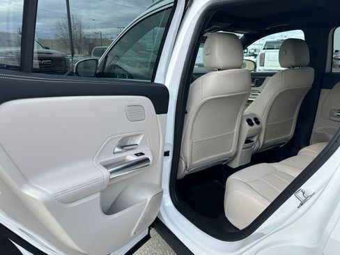 Used 2025 Mercedes-Benz GLA 250 4MATIC image 18