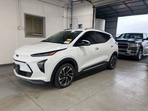 Used 2023 Chevrolet Bolt EUV Premier image 1