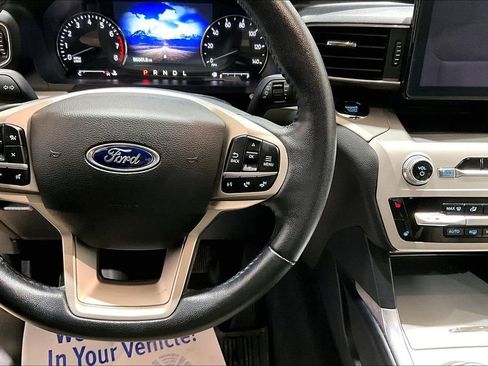 Used 2022 Ford Explorer XLT w/ Equipment Group 202A AWD/4WD image 18