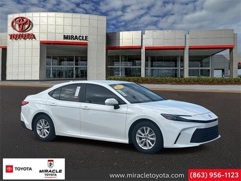Used 2025 Toyota Camry LE image 1