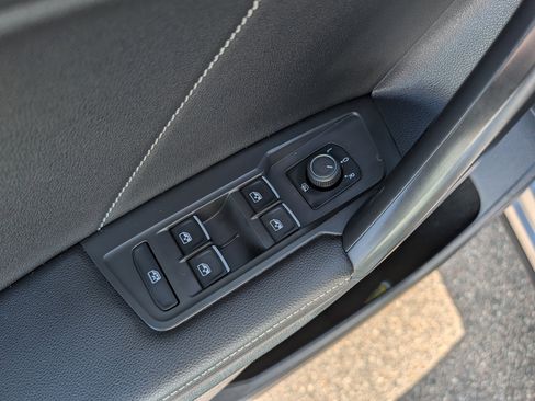 Used 2022 Volkswagen Tiguan SE image 24