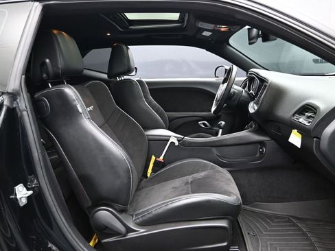 Used 2016 Dodge Challenger SRT w/ Technology Group RWD image 27