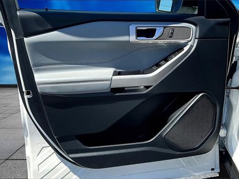 Certified 2022 Ford Explorer XLT w/ Equipment Group 202A image 23