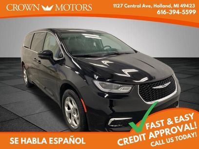 Used 2024 Chrysler Pacifica Limited