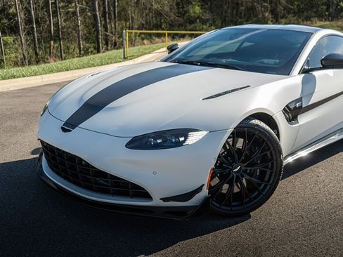 Used 2023 Aston Martin V8 Vantage Coupe RWD image 98