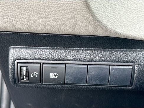 Used 2021 Toyota Corolla LE image 11