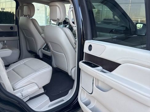 Used 2018 Lincoln Navigator Select w/ Technology Package image 30